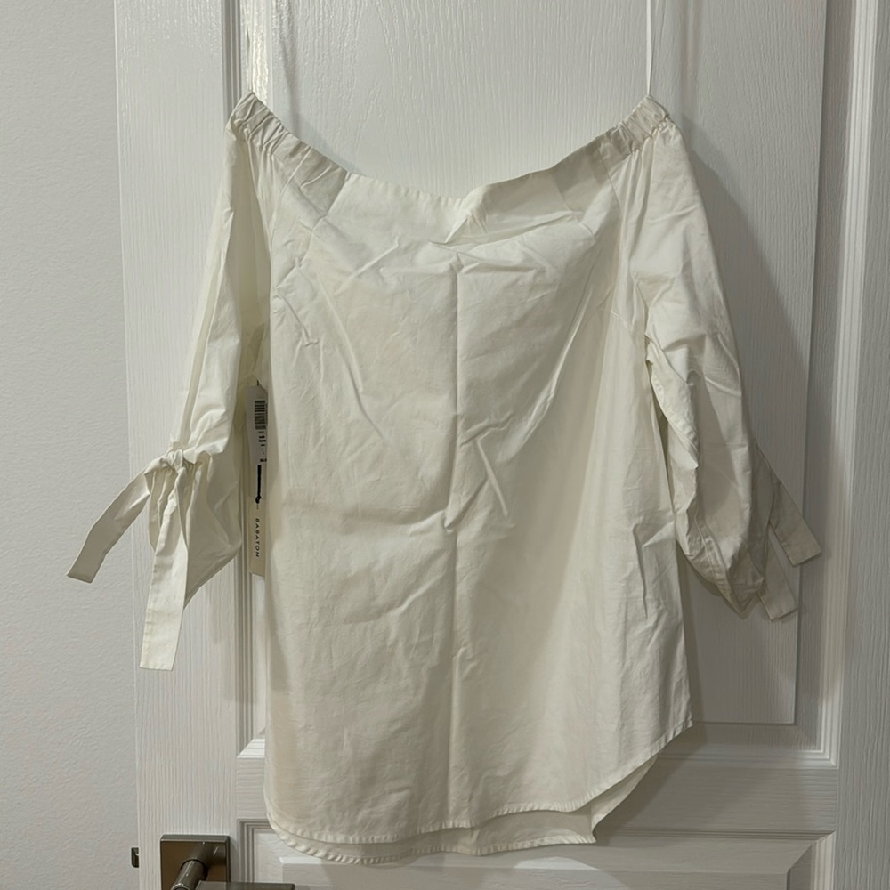 Aritzia babaton off the should blouse